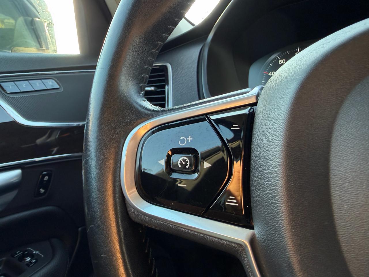 Volvo XC90 T6 Momentum AWD 2018