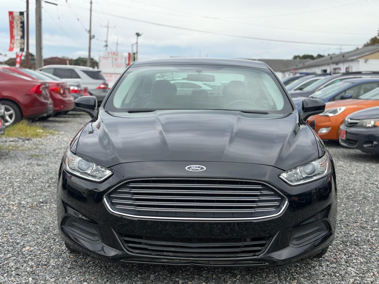 Ford Fusion S 2016