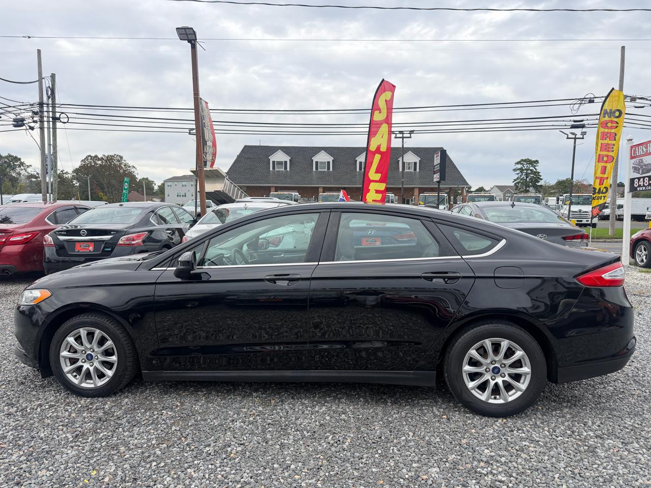 Ford Fusion S 2016