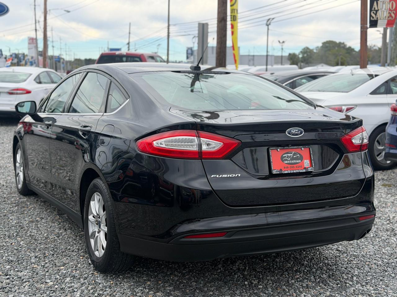 Ford Fusion S 2016