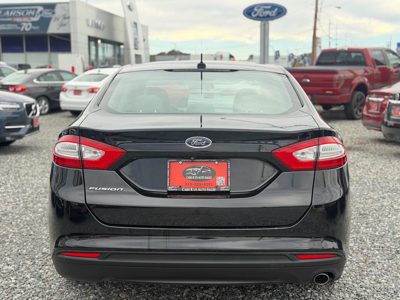 Ford Fusion S 2016
