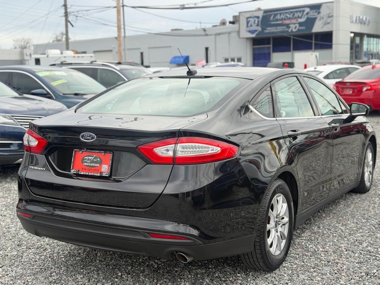 Ford Fusion S 2016