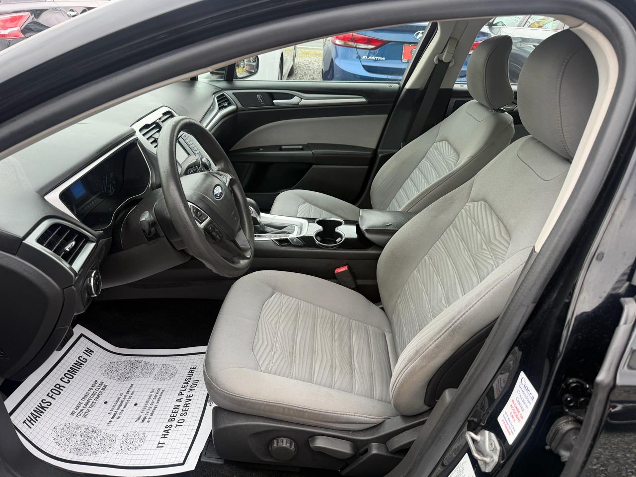 Ford Fusion S 2016