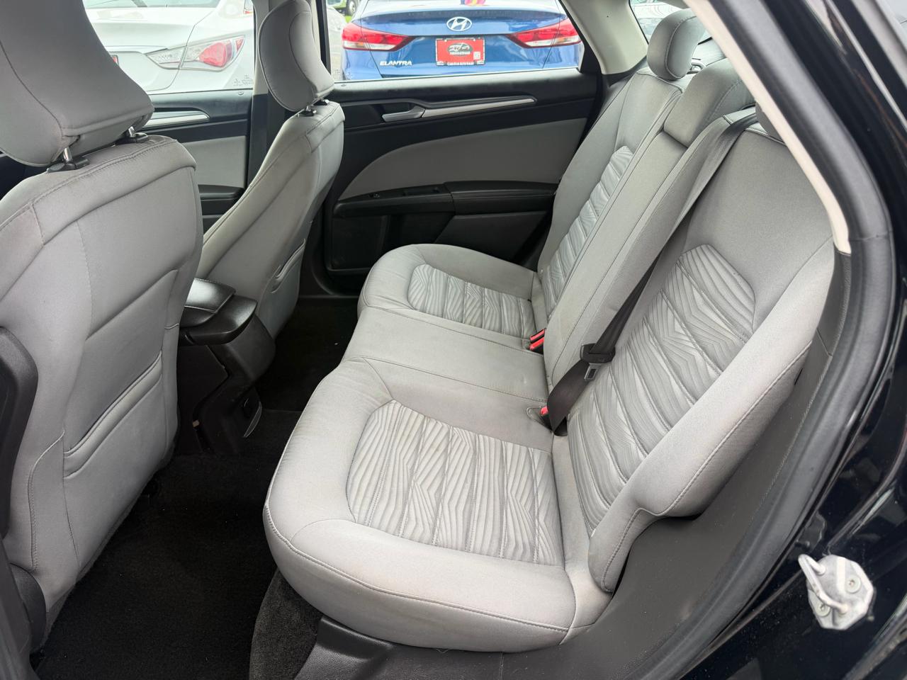 Ford Fusion S 2016