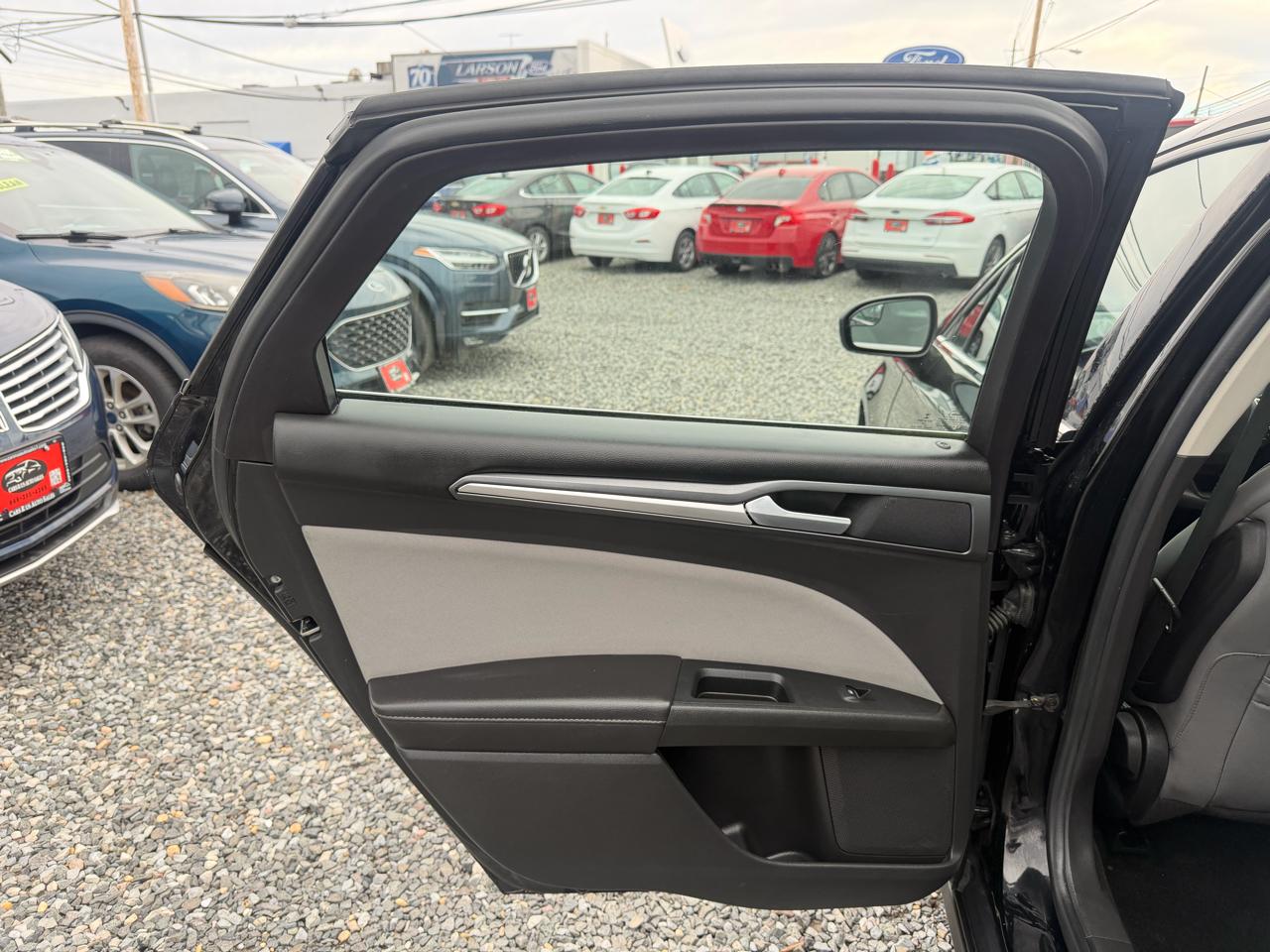 Ford Fusion S 2016