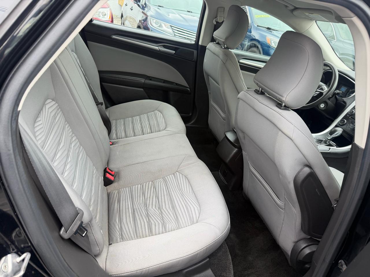 Ford Fusion S 2016