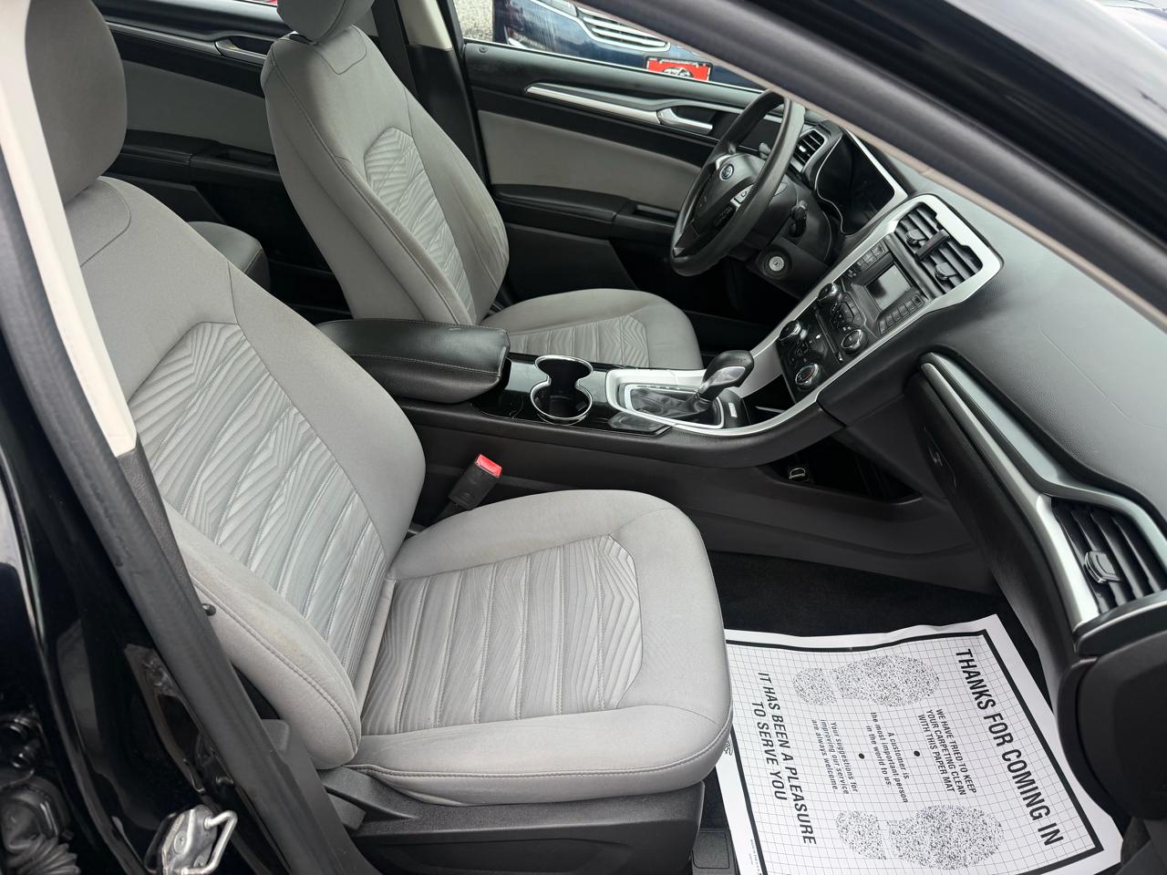 Ford Fusion S 2016