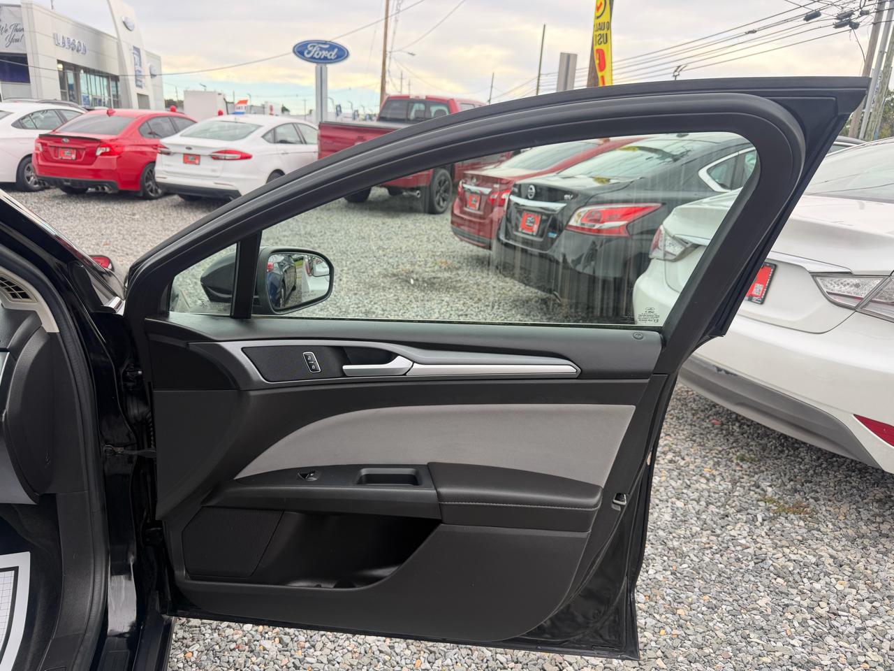 Ford Fusion S 2016