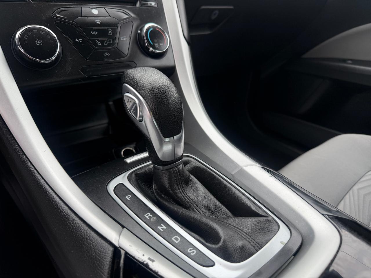 Ford Fusion S 2016