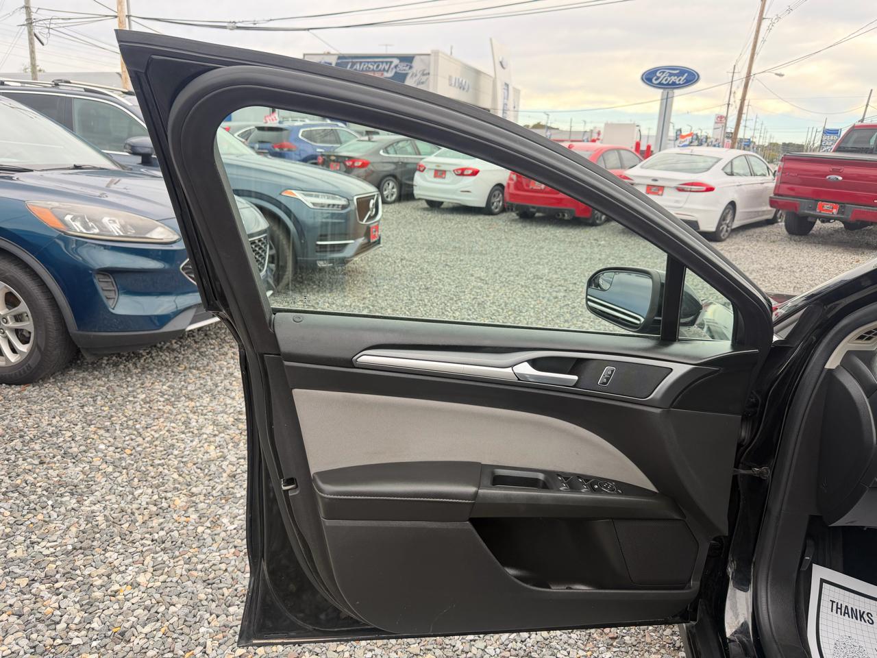Ford Fusion S 2016