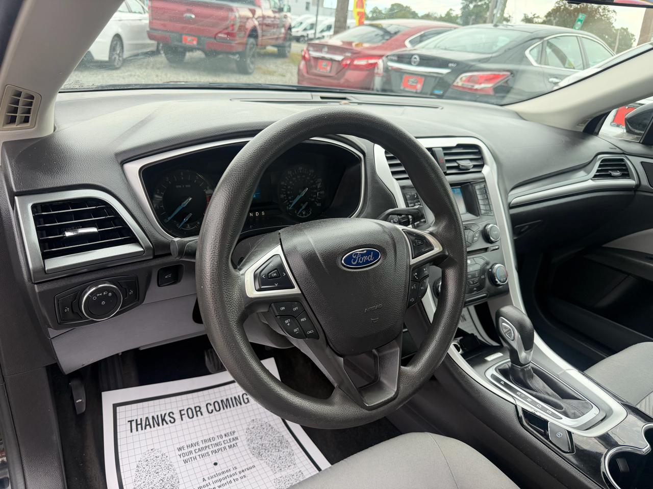 Ford Fusion S 2016