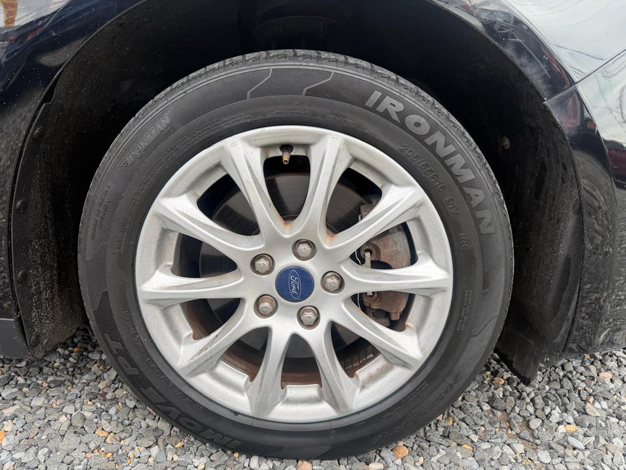 Ford Fusion S 2016