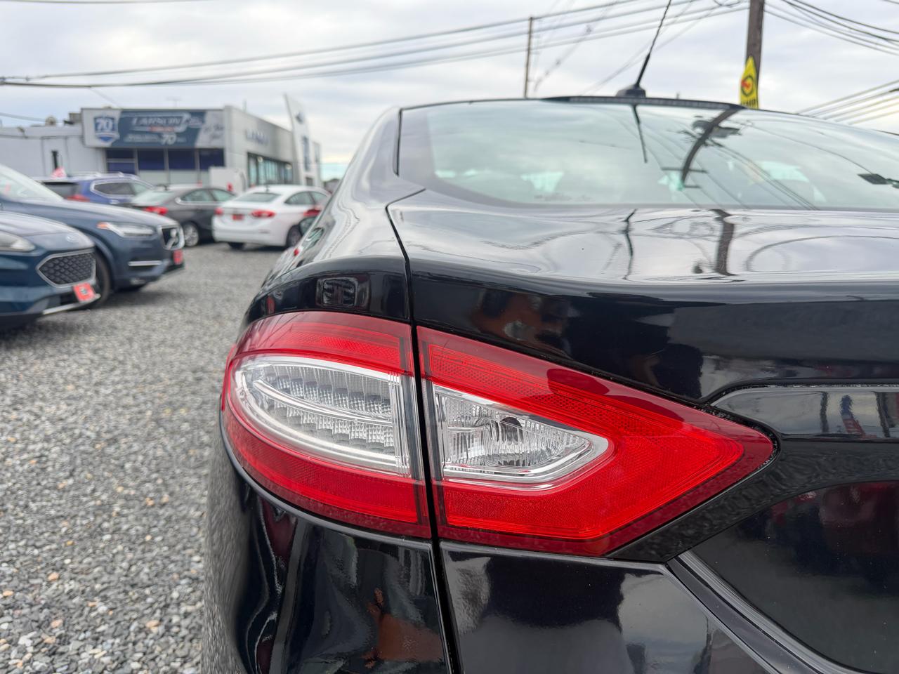 Ford Fusion S 2016