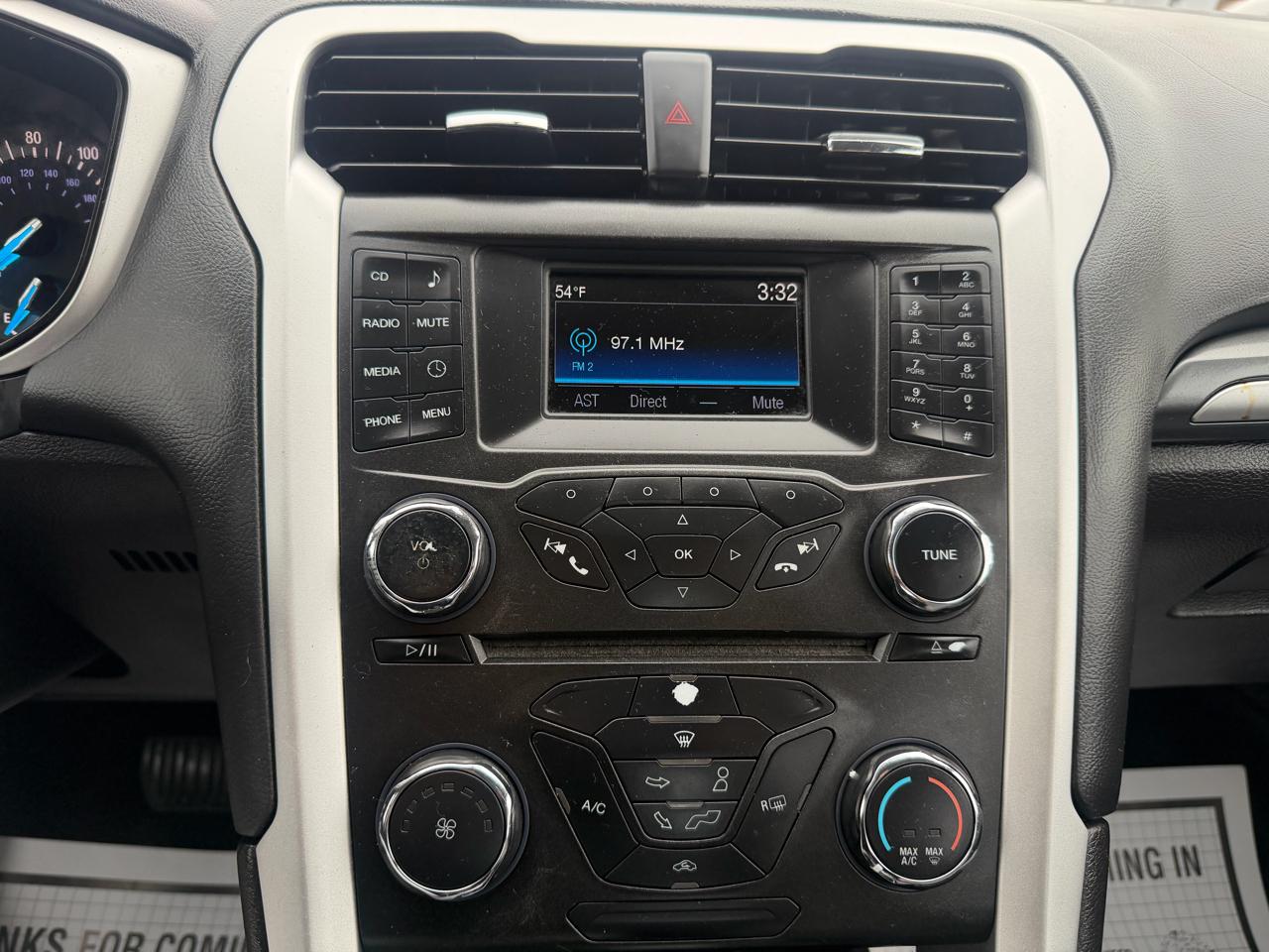 Ford Fusion S 2016