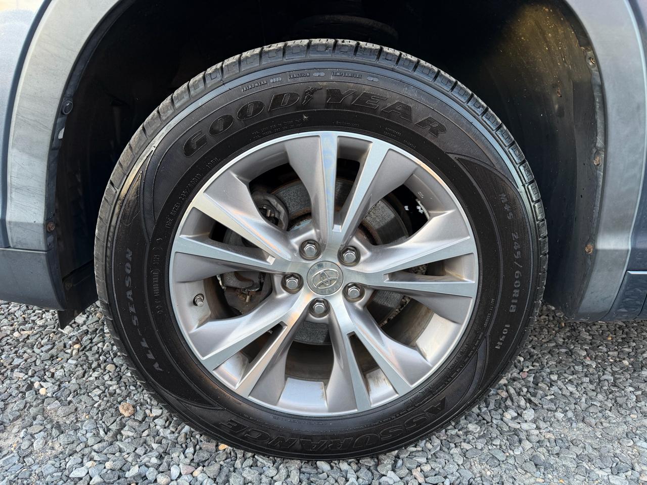 Toyota Highlander LE Plus 4D SUV FWD 2015