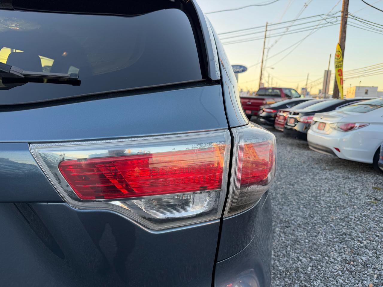 Toyota Highlander LE Plus 4D SUV FWD 2015