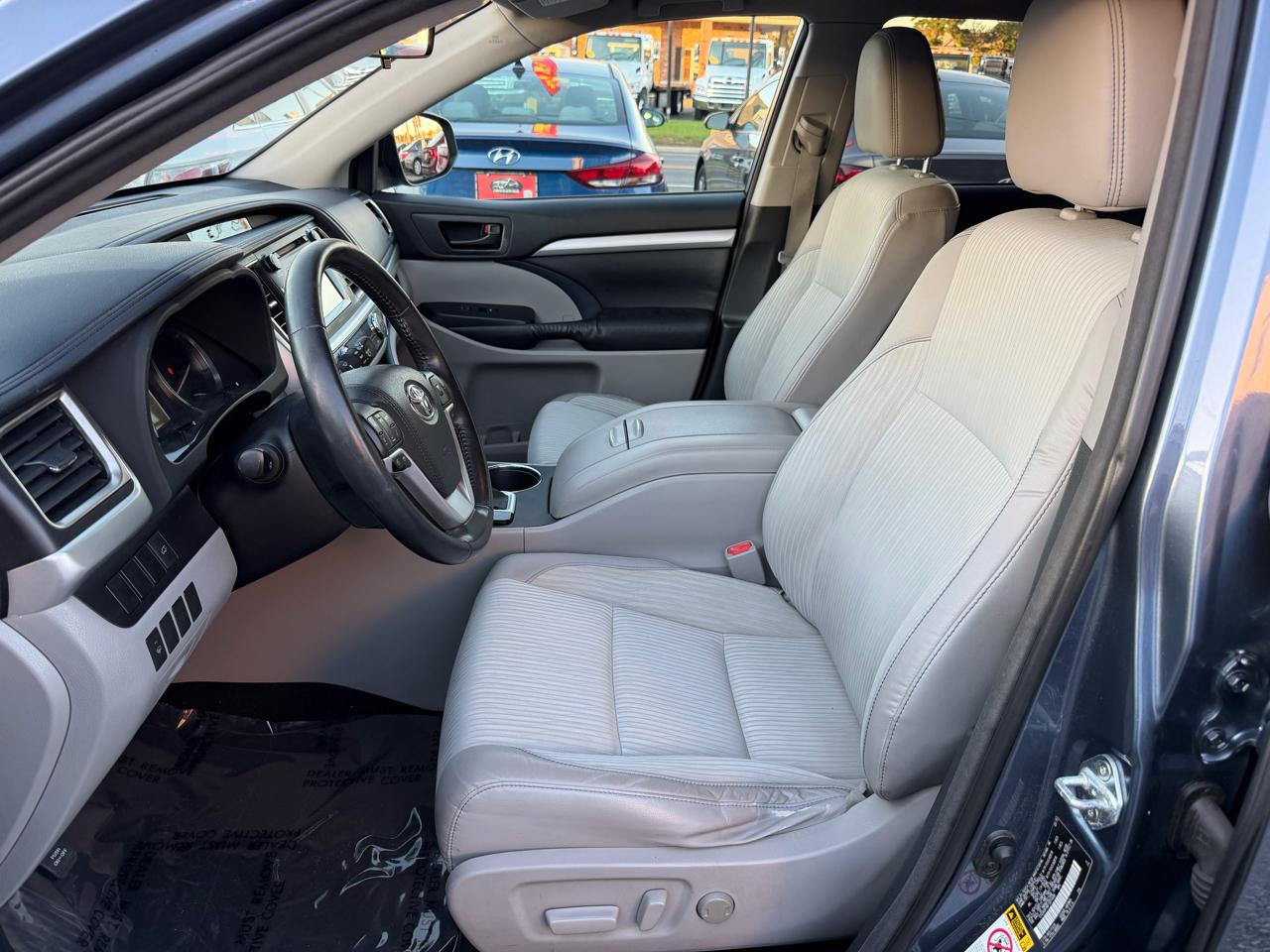 Toyota Highlander LE Plus 4D SUV FWD 2015