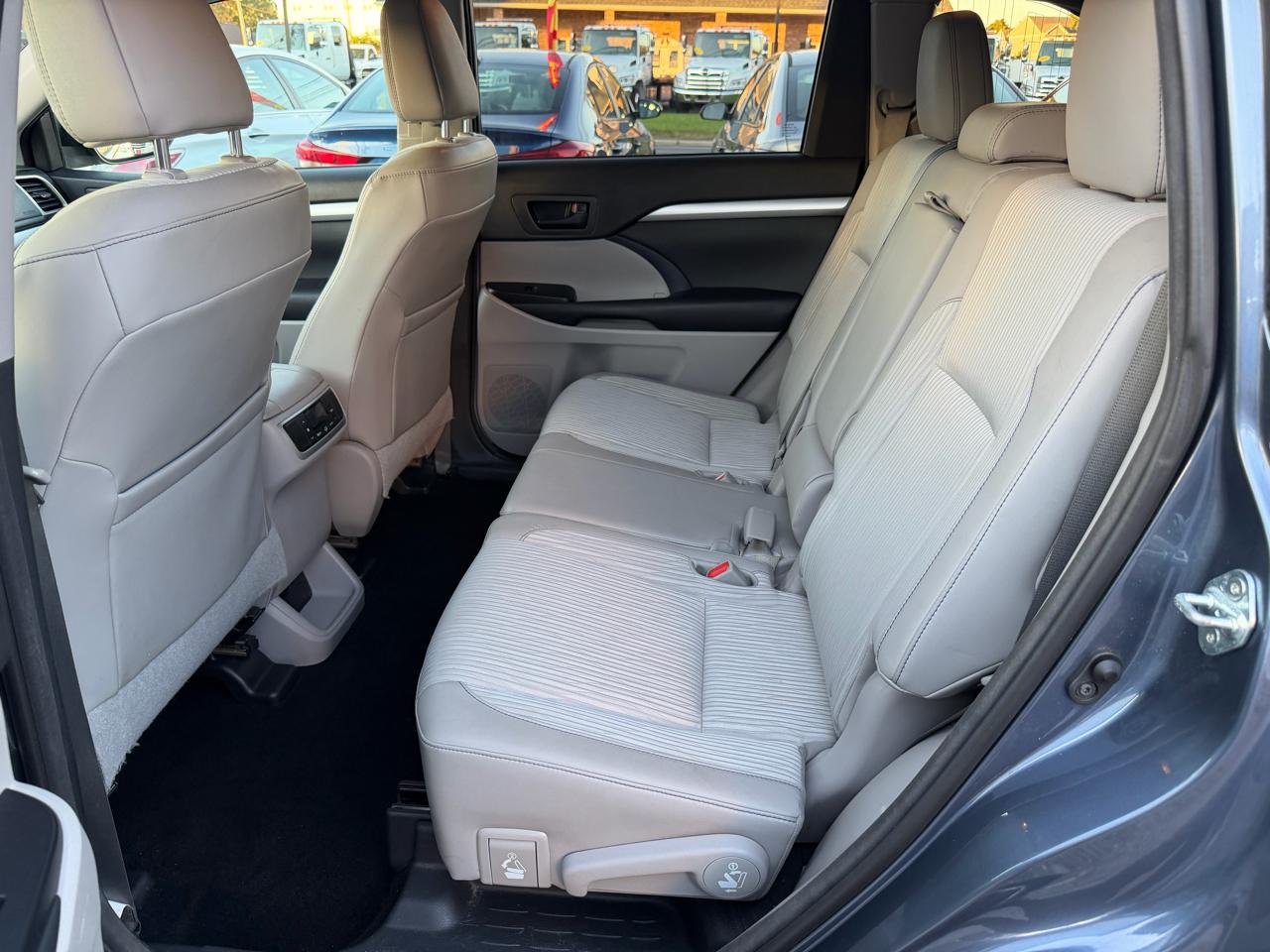 Toyota Highlander LE Plus 4D SUV FWD 2015