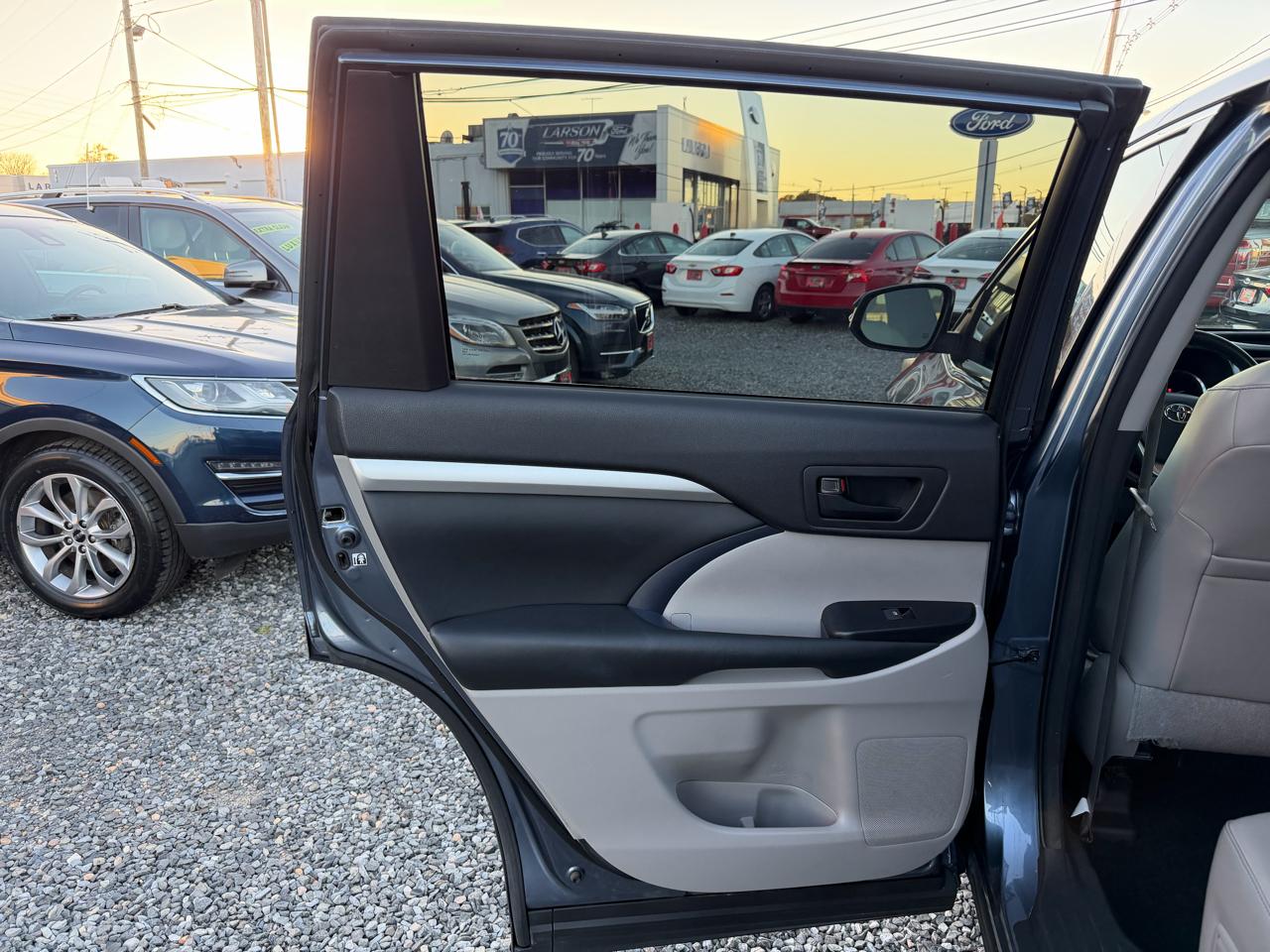 Toyota Highlander LE Plus 4D SUV FWD 2015