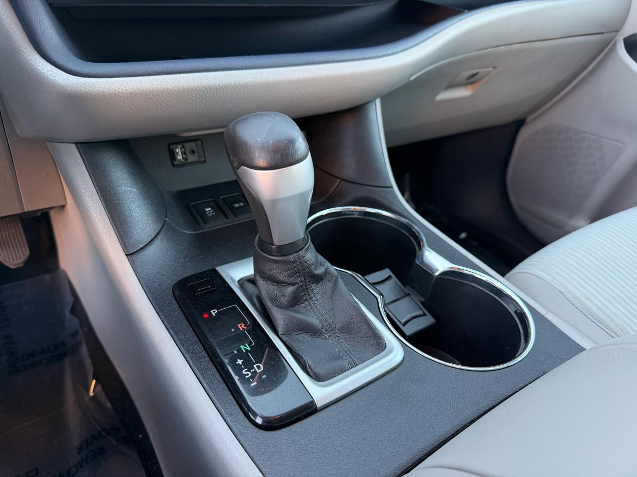 Toyota Highlander LE Plus 4D SUV FWD 2015