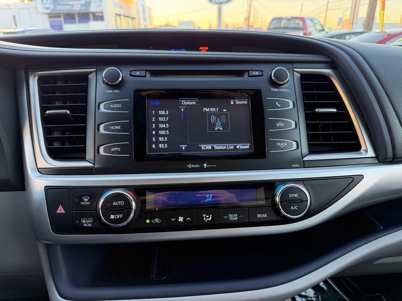 Toyota Highlander LE Plus 4D SUV FWD 2015