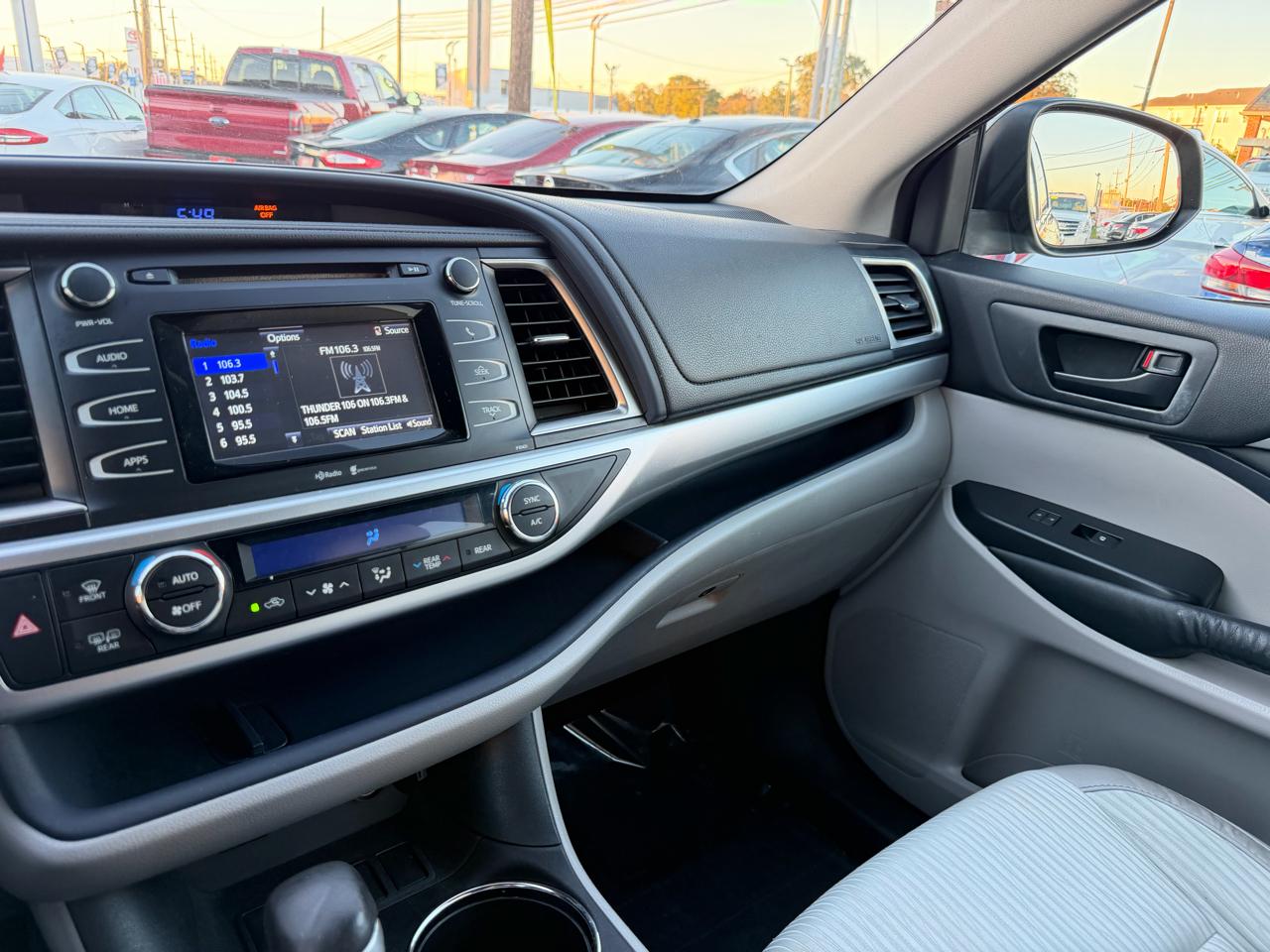 Toyota Highlander LE Plus 4D SUV FWD 2015