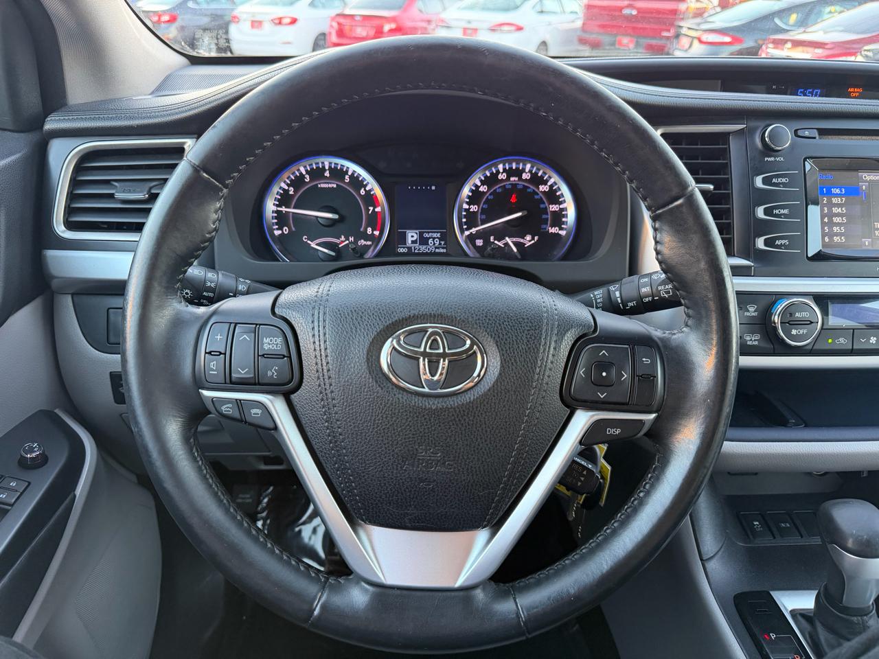 Toyota Highlander LE Plus 4D SUV FWD 2015