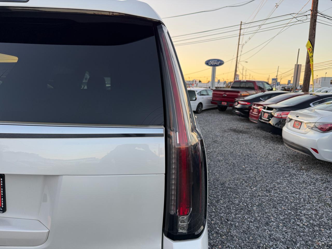 Cadillac Escalade ESV Luxury 4WD 2016
