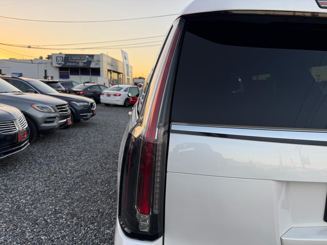 Cadillac Escalade ESV Luxury 4WD 2016