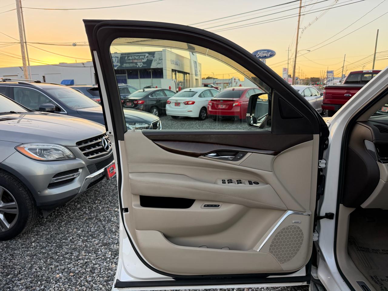 Cadillac Escalade ESV Luxury 4WD 2016
