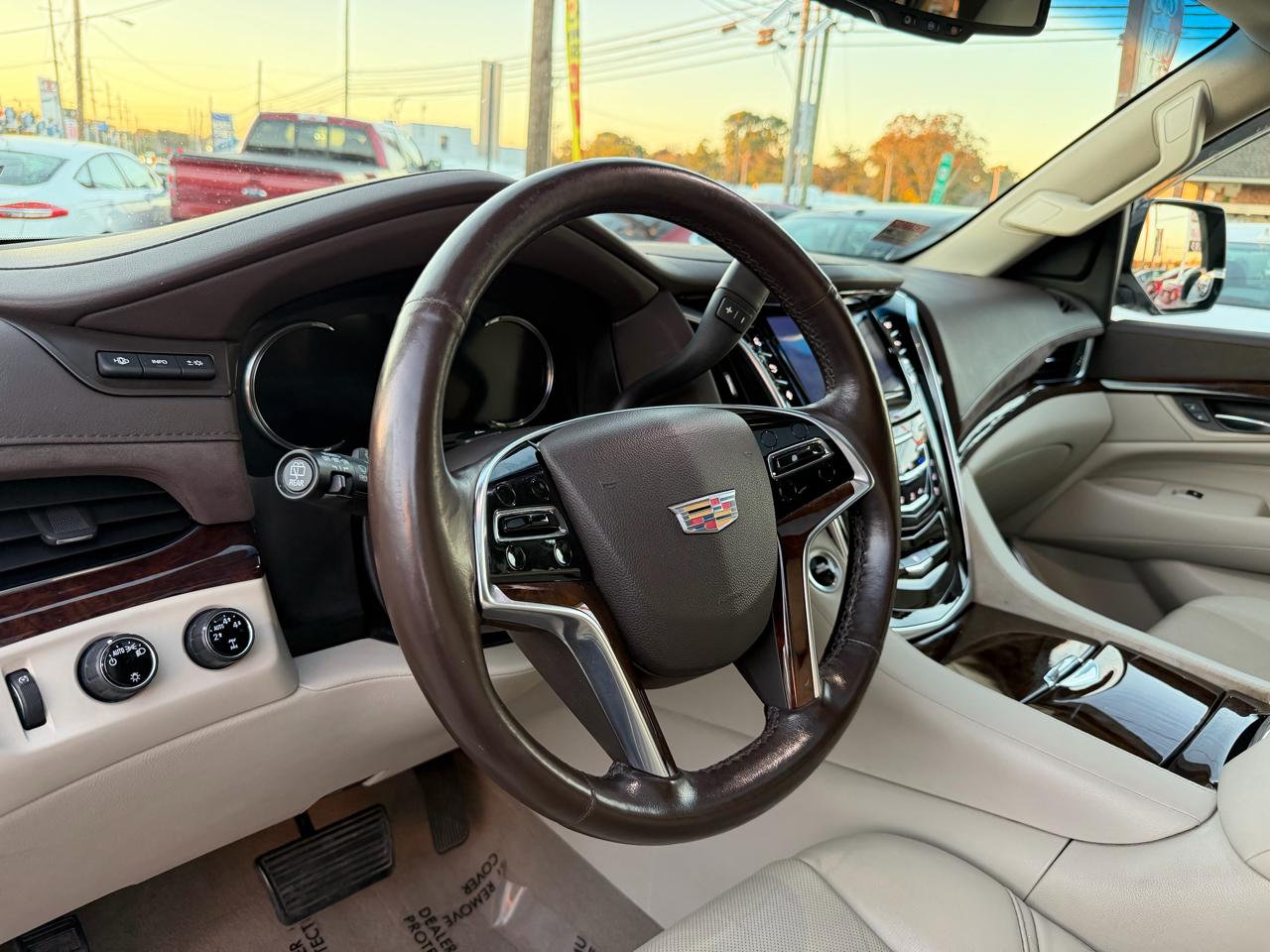 Cadillac Escalade ESV Luxury 4WD 2016