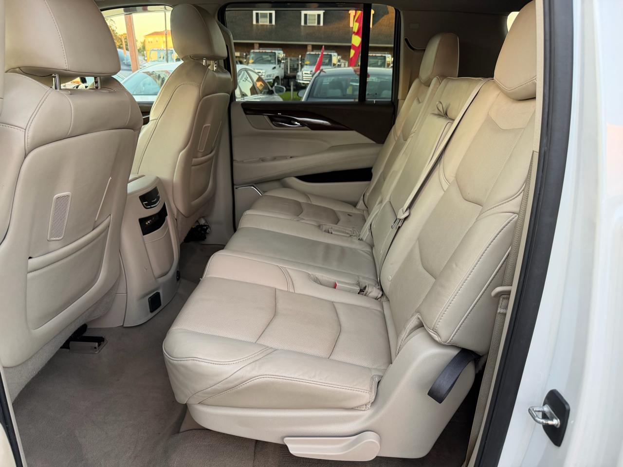 Cadillac Escalade ESV Luxury 4WD 2016