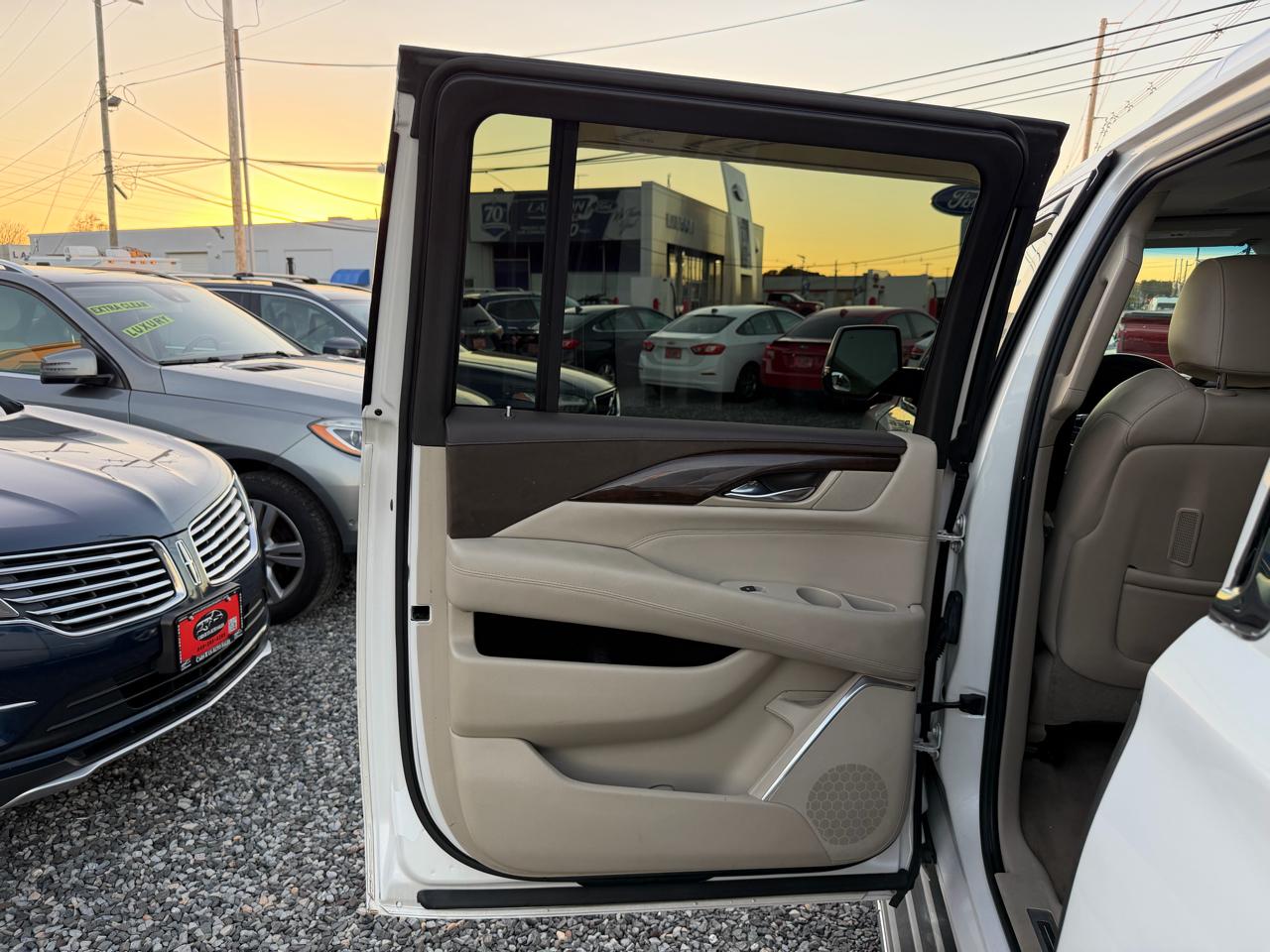 Cadillac Escalade ESV Luxury 4WD 2016