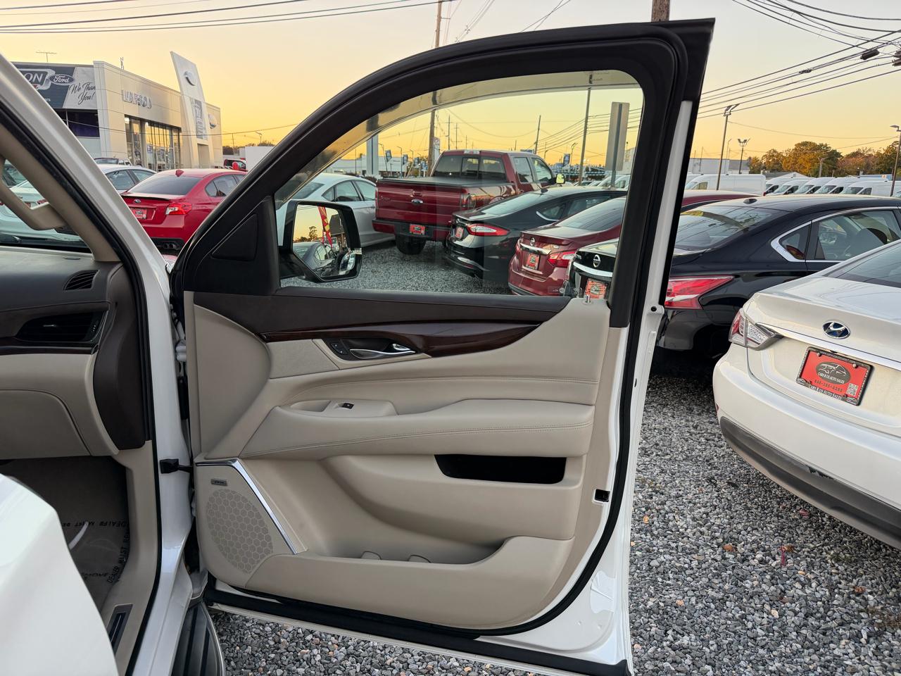 Cadillac Escalade ESV Luxury 4WD 2016
