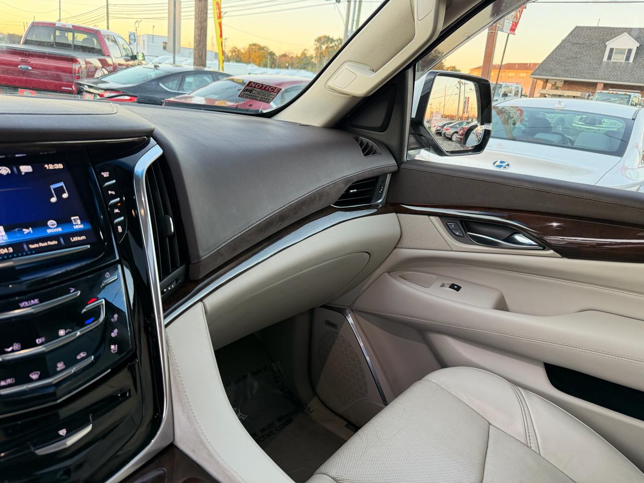 Cadillac Escalade ESV Luxury 4WD 2016