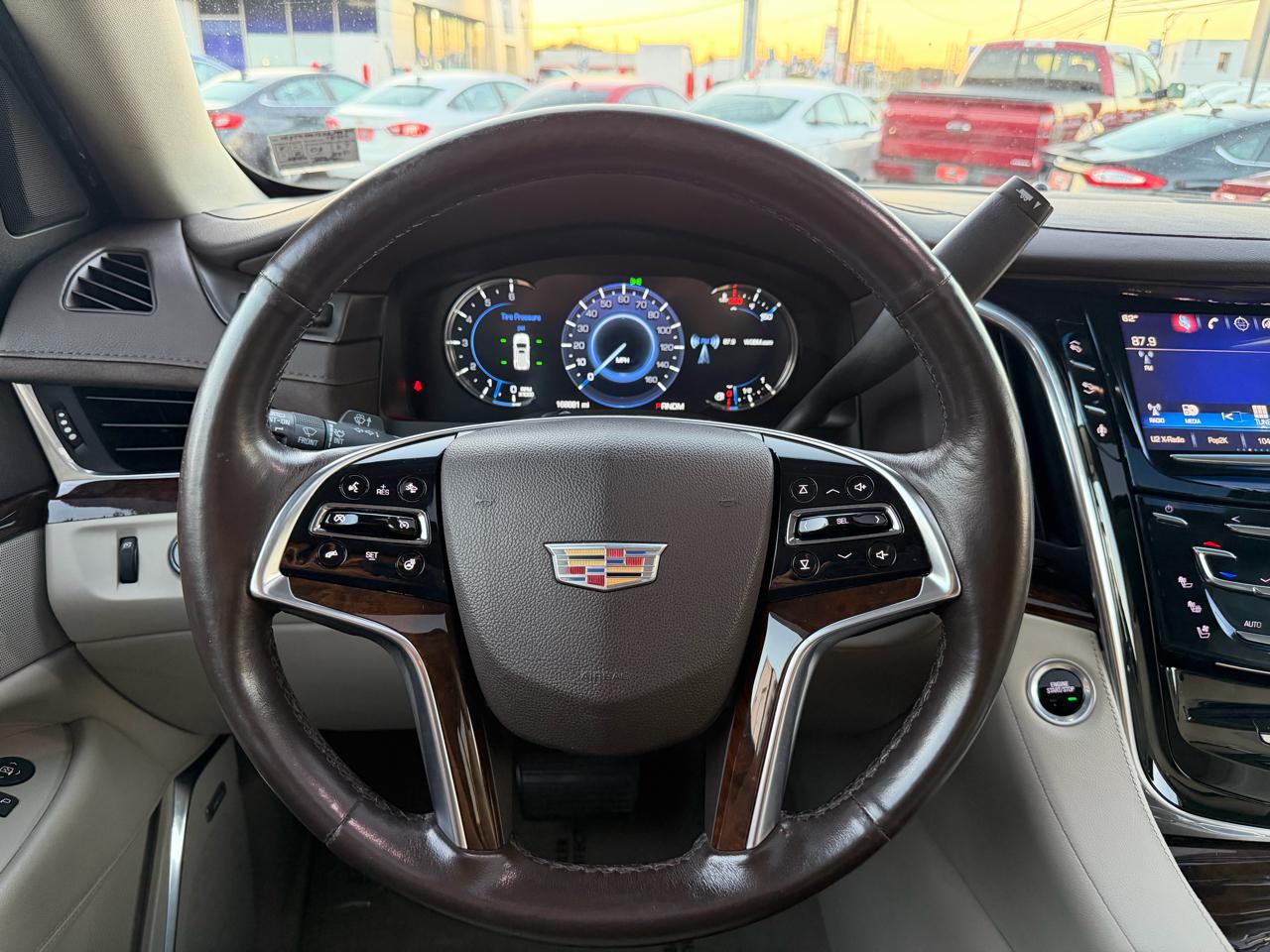 Cadillac Escalade ESV Luxury 4WD 2016