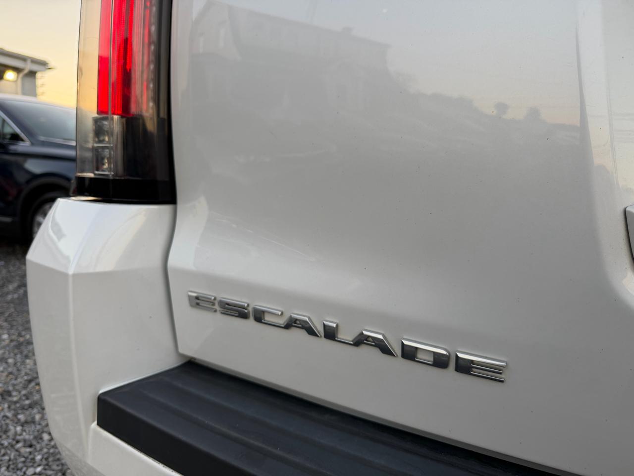 Cadillac Escalade ESV Luxury 4WD 2016