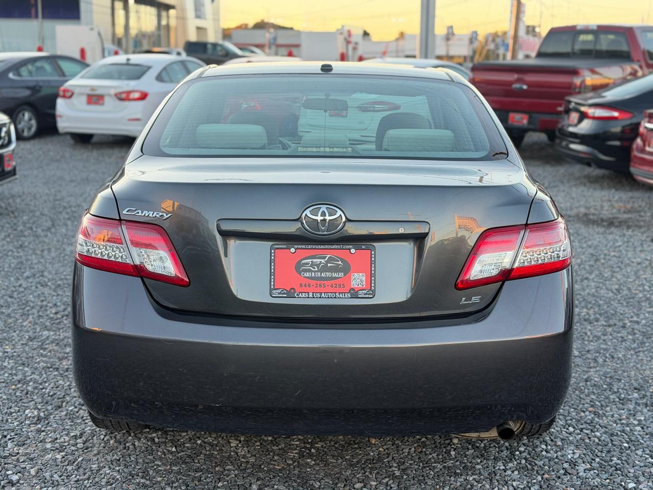 Toyota Camry 4dr Sdn LE Auto 2010
