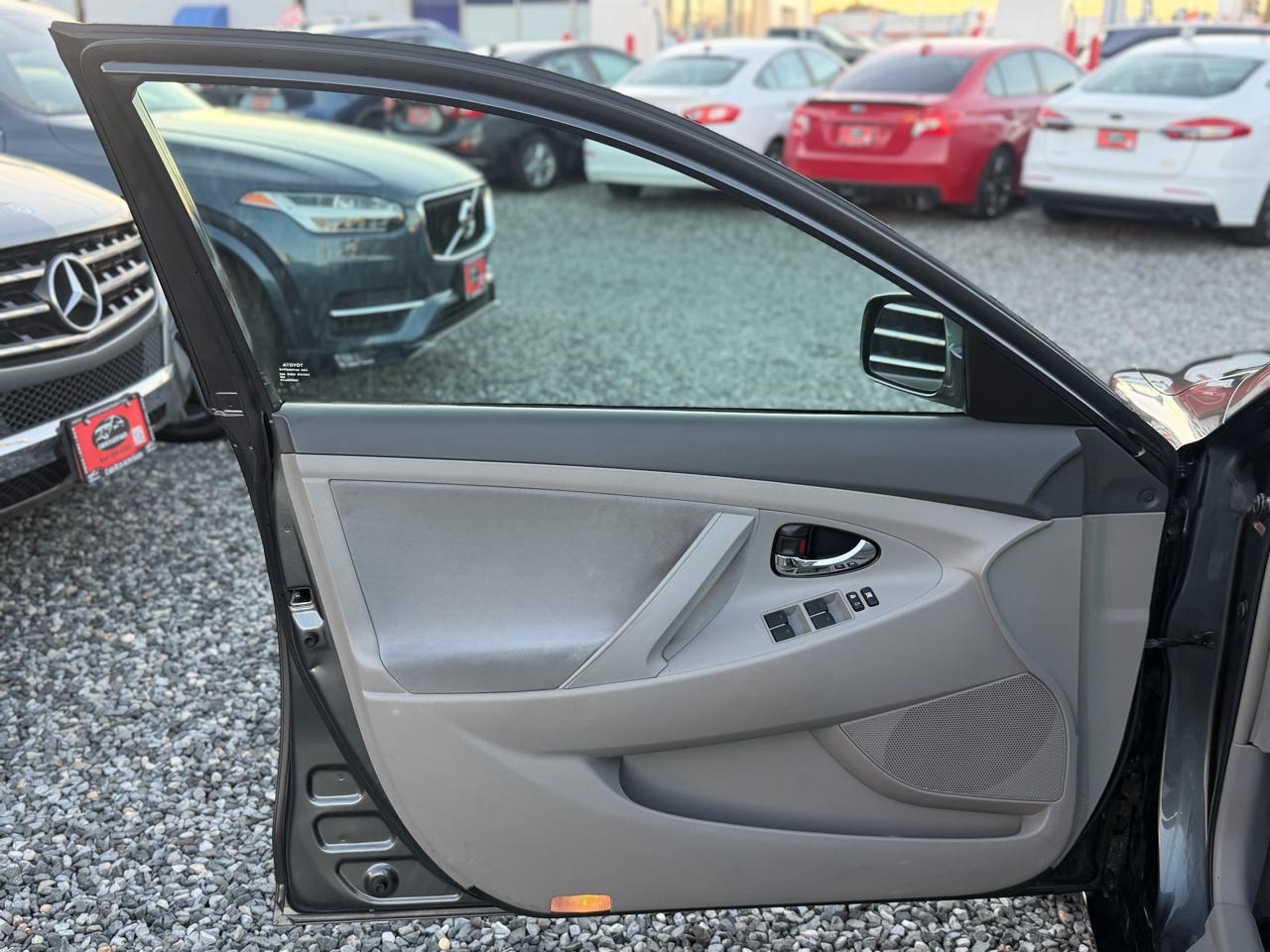 Toyota Camry 4dr Sdn LE Auto 2010