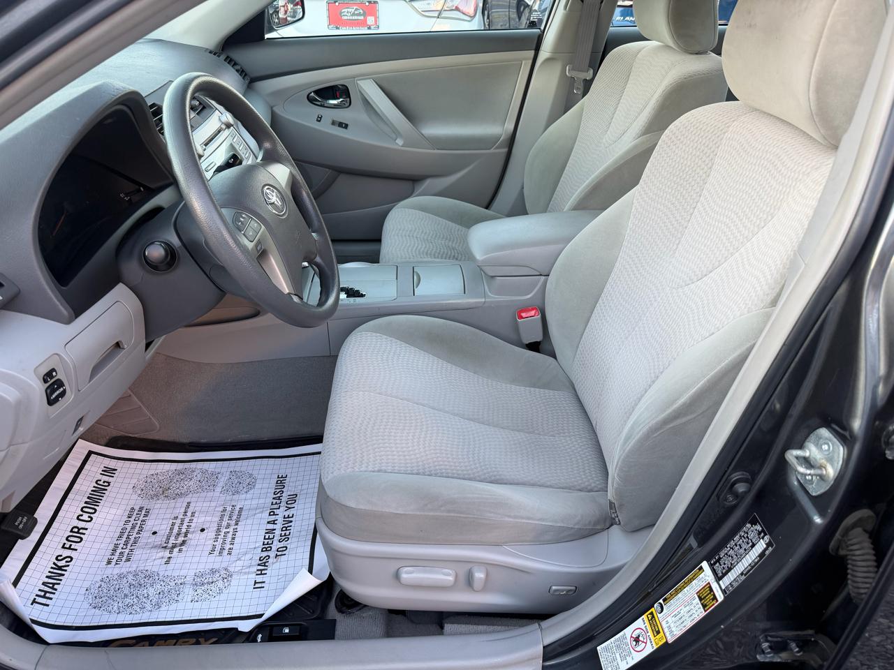 Toyota Camry 4dr Sdn LE Auto 2010