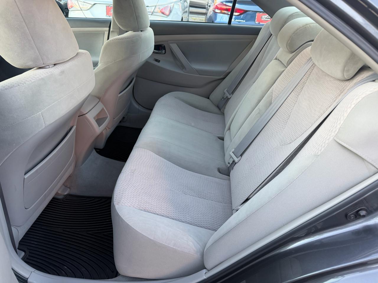 Toyota Camry 4dr Sdn LE Auto 2010