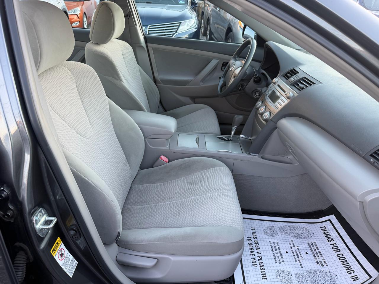 Toyota Camry 4dr Sdn LE Auto 2010