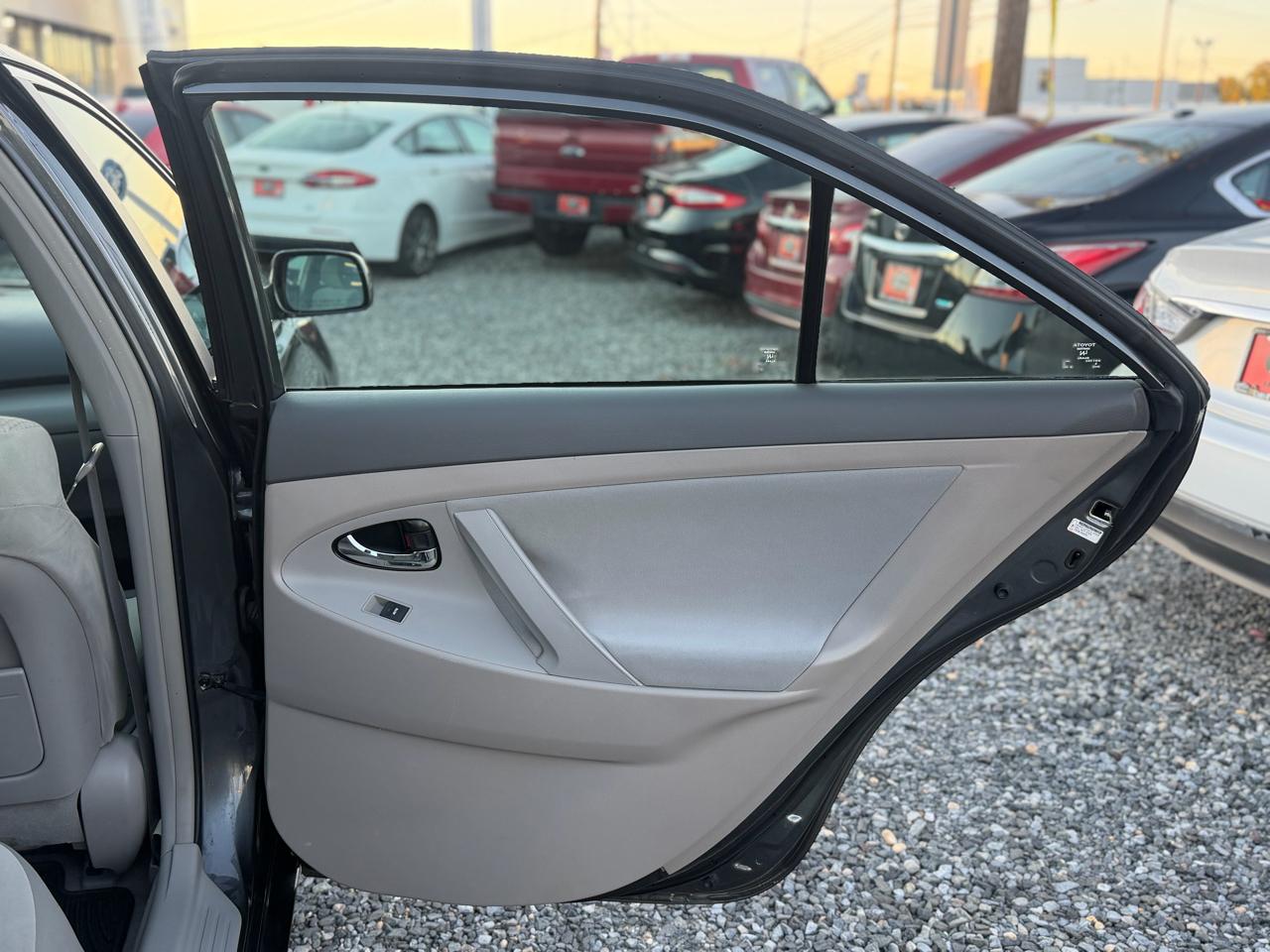 Toyota Camry 4dr Sdn LE Auto 2010