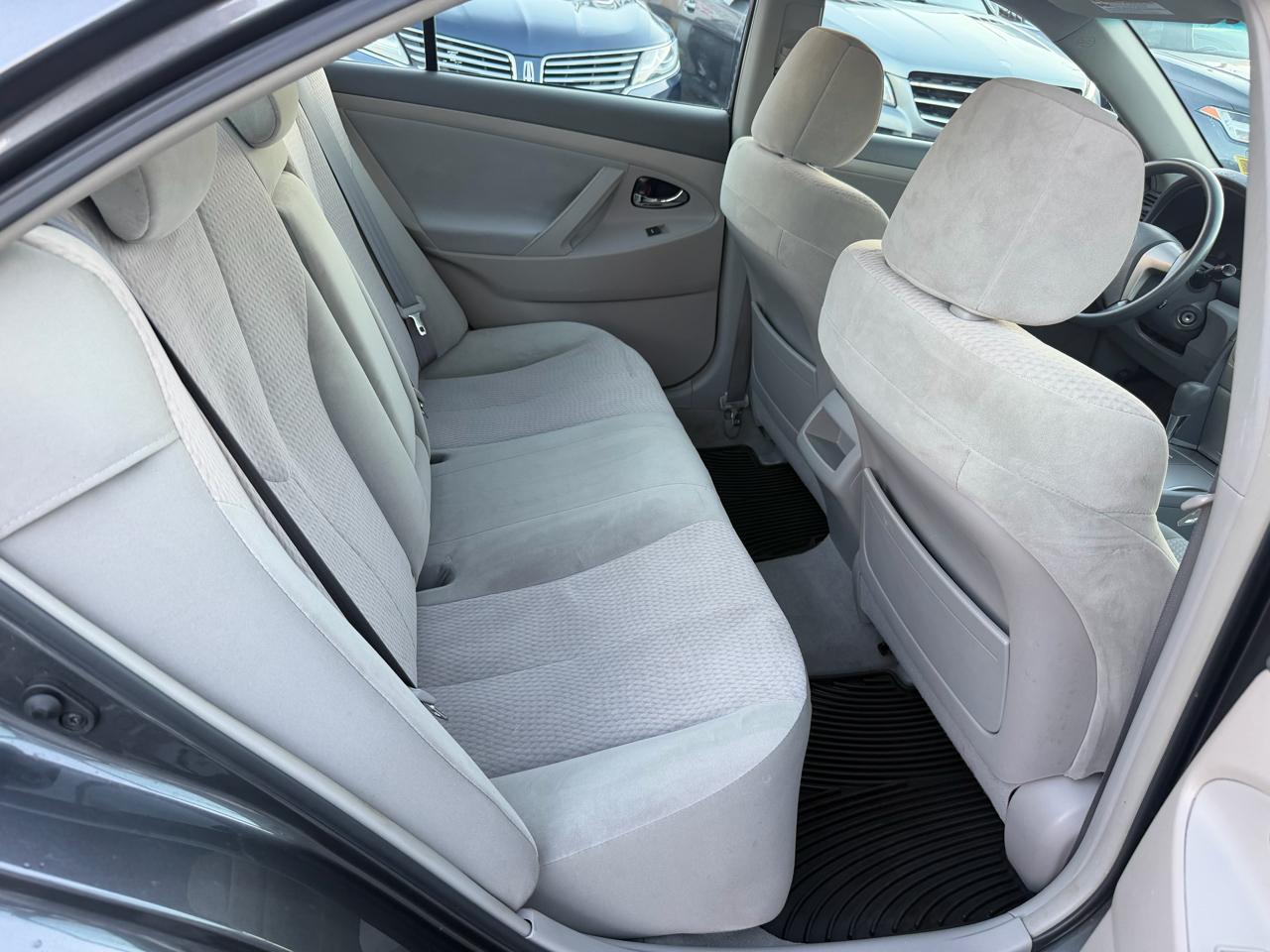 Toyota Camry 4dr Sdn LE Auto 2010