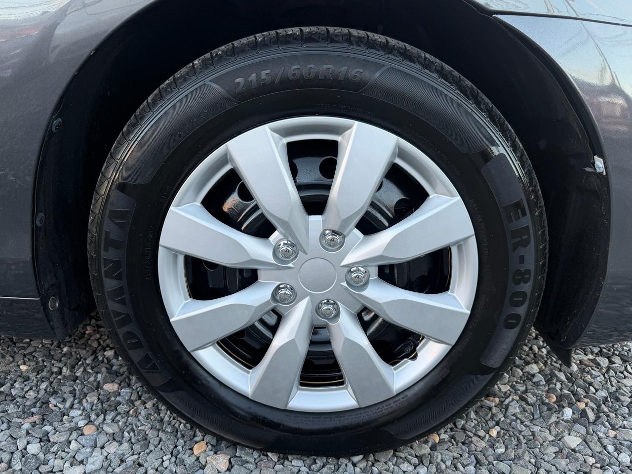 Toyota Camry 4dr Sdn LE Auto 2010