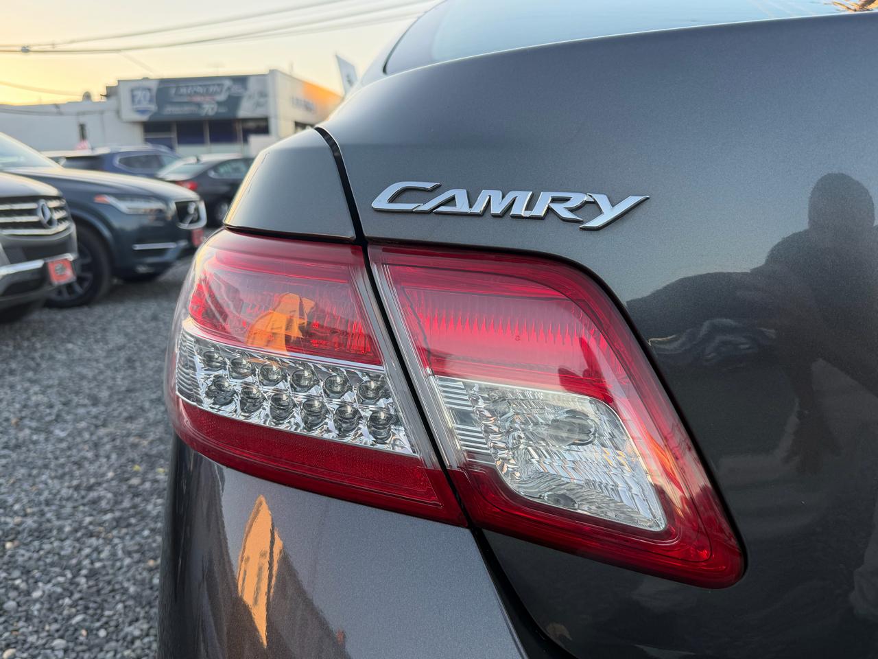 Toyota Camry 4dr Sdn LE Auto 2010