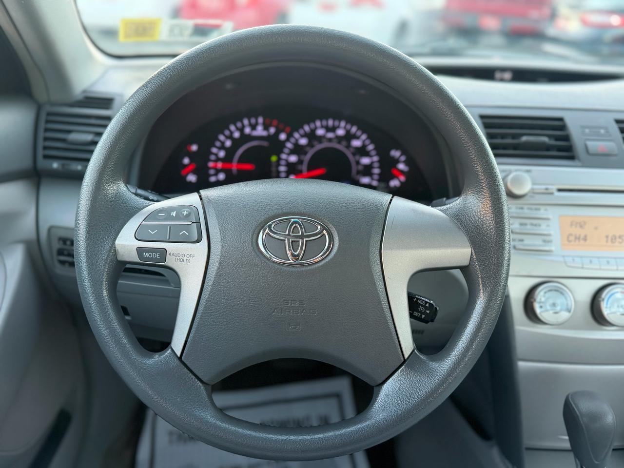 Toyota Camry 4dr Sdn LE Auto 2010