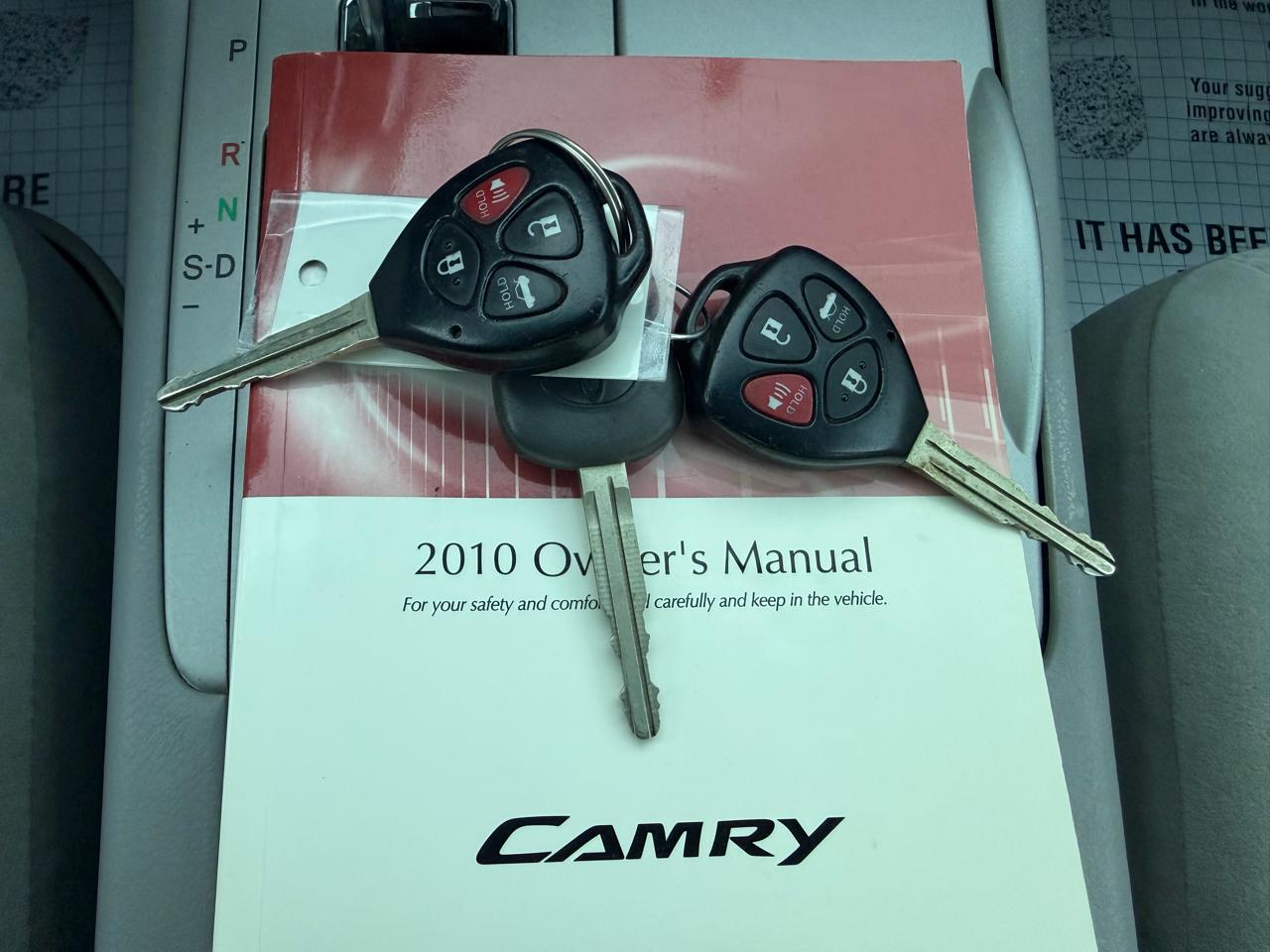 Toyota Camry 4dr Sdn LE Auto 2010