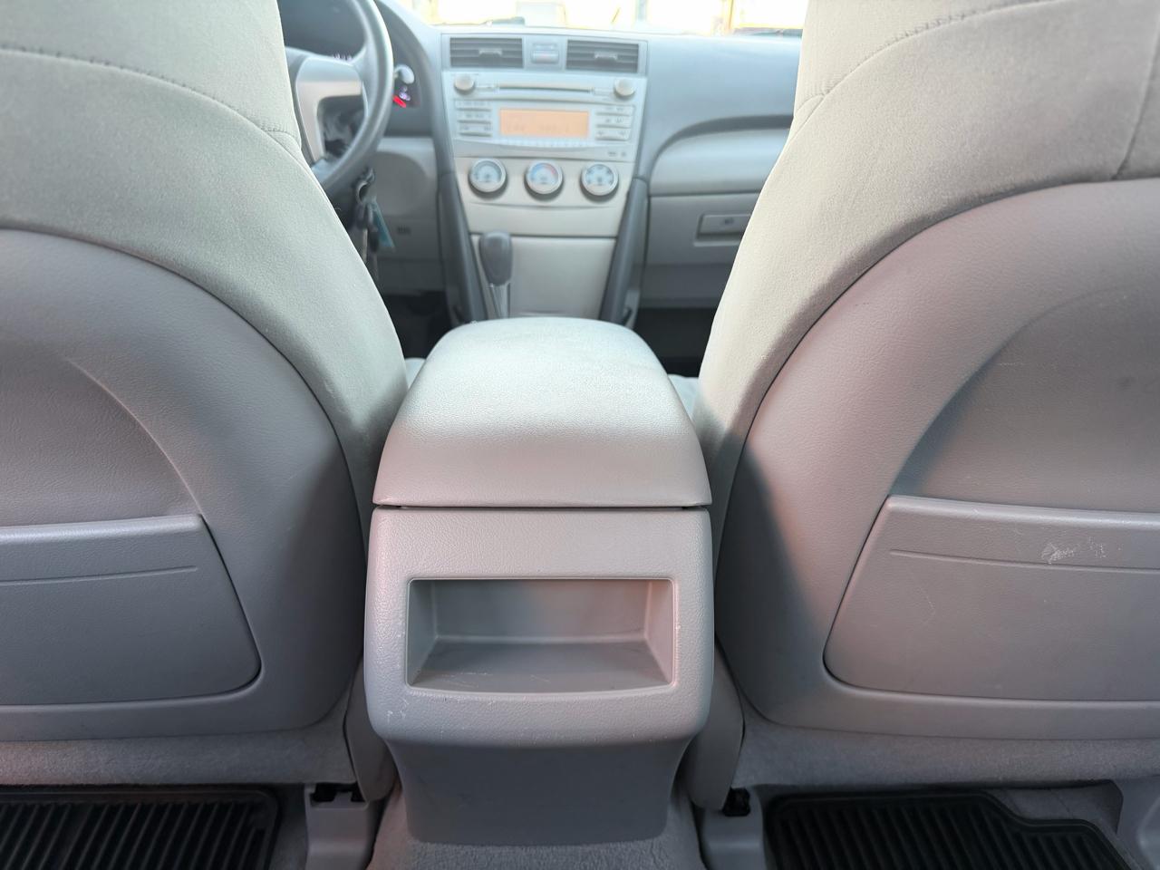 Toyota Camry 4dr Sdn LE Auto 2010