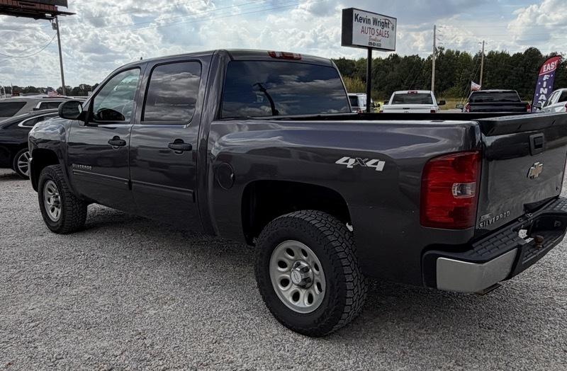Chevrolet Silverado 1500 LS Crew Cab Short Box 4WD 2011